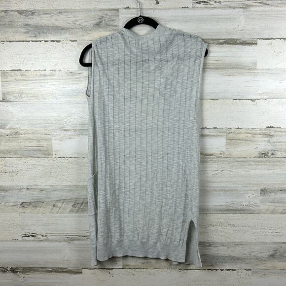 Old Navy Women’s XS Light Gray Lightweight Sleeveless Cardigan - Picture 2 of 5